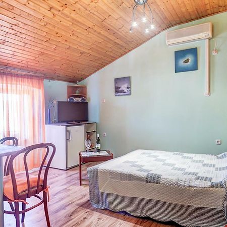 Apartment In Center Pula Bagian luar foto