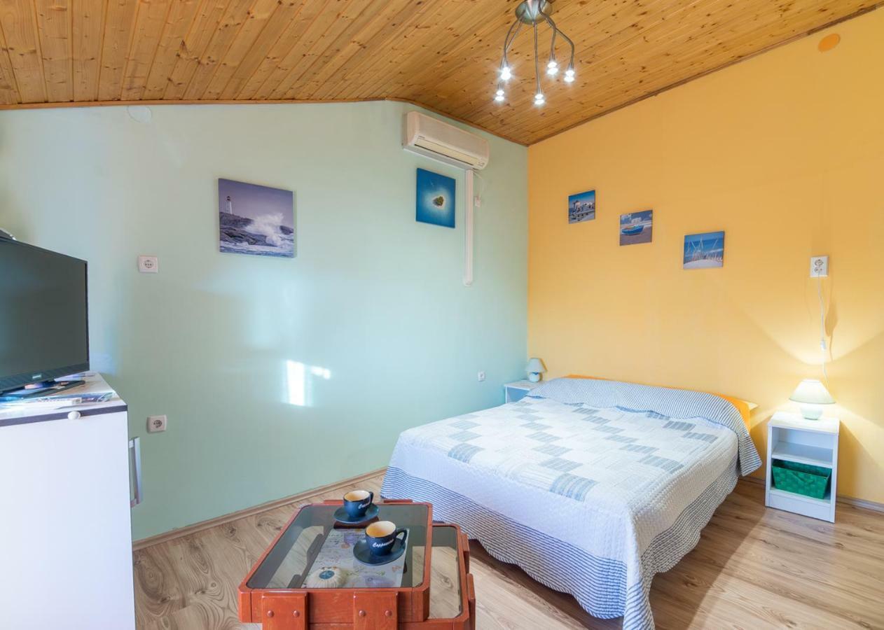 Apartment In Center Pula Bagian luar foto